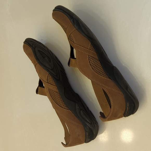 Clarks Slip-on Shoes - Picture 4 of 8